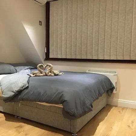 Studio Flat In The Heart Of Golders Green